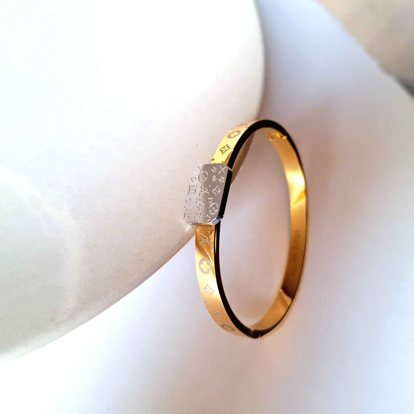 20149 Gold Plated Bangle