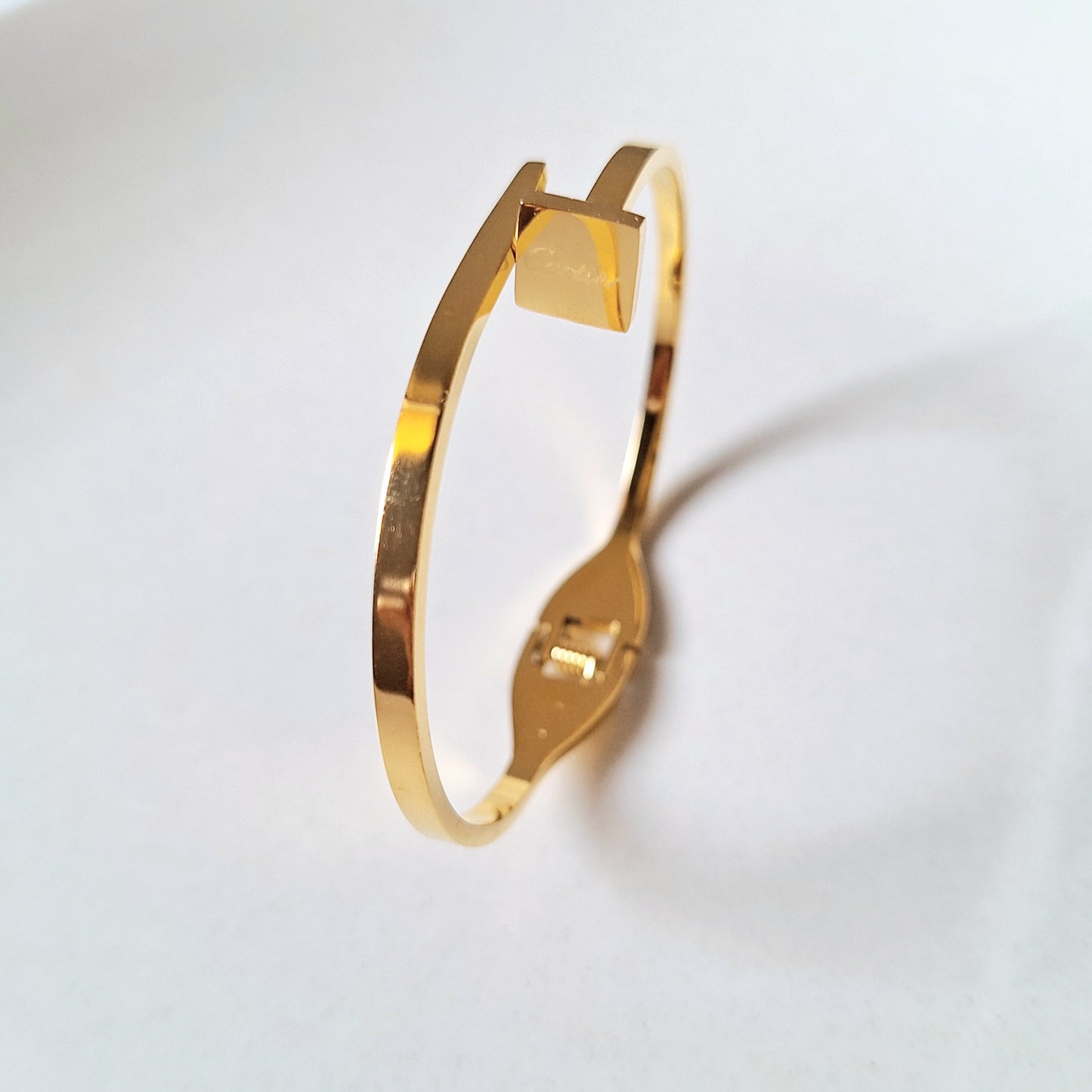 20165 Gold Plated Bangle