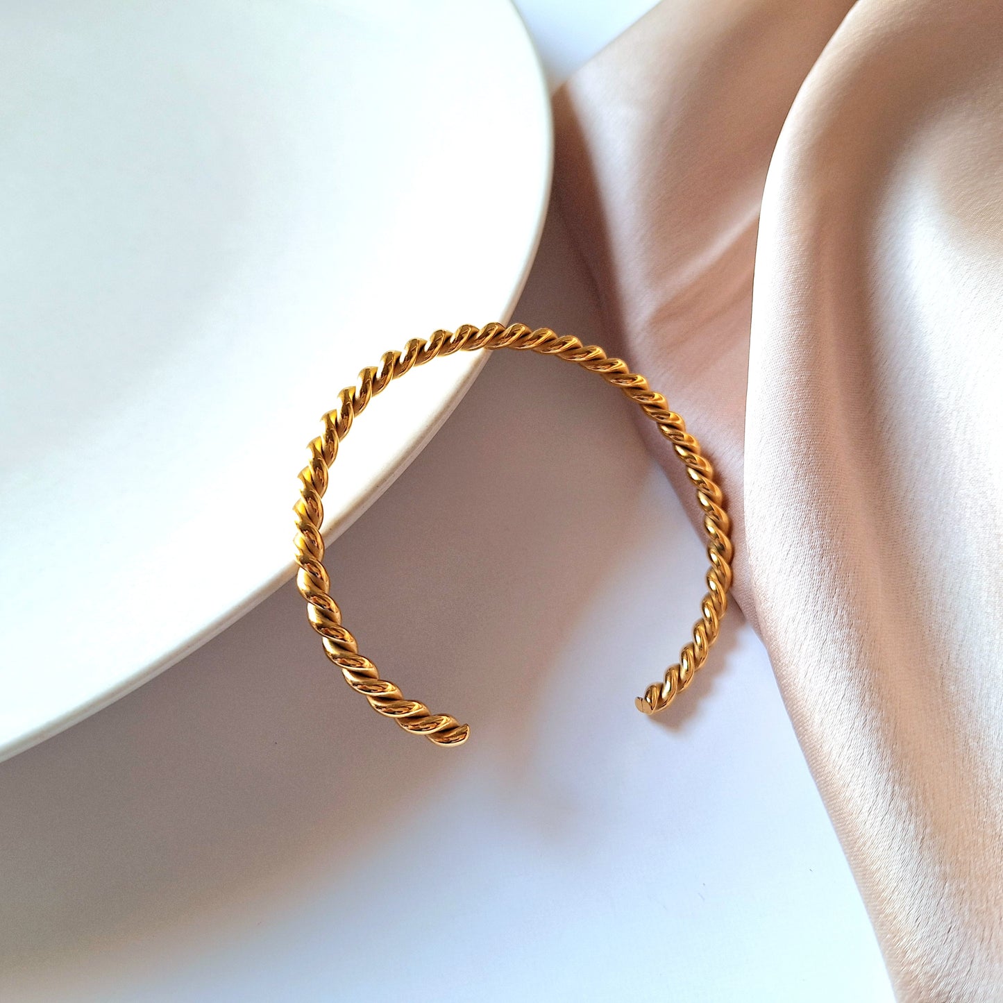 20148 Gold Plated Bangle