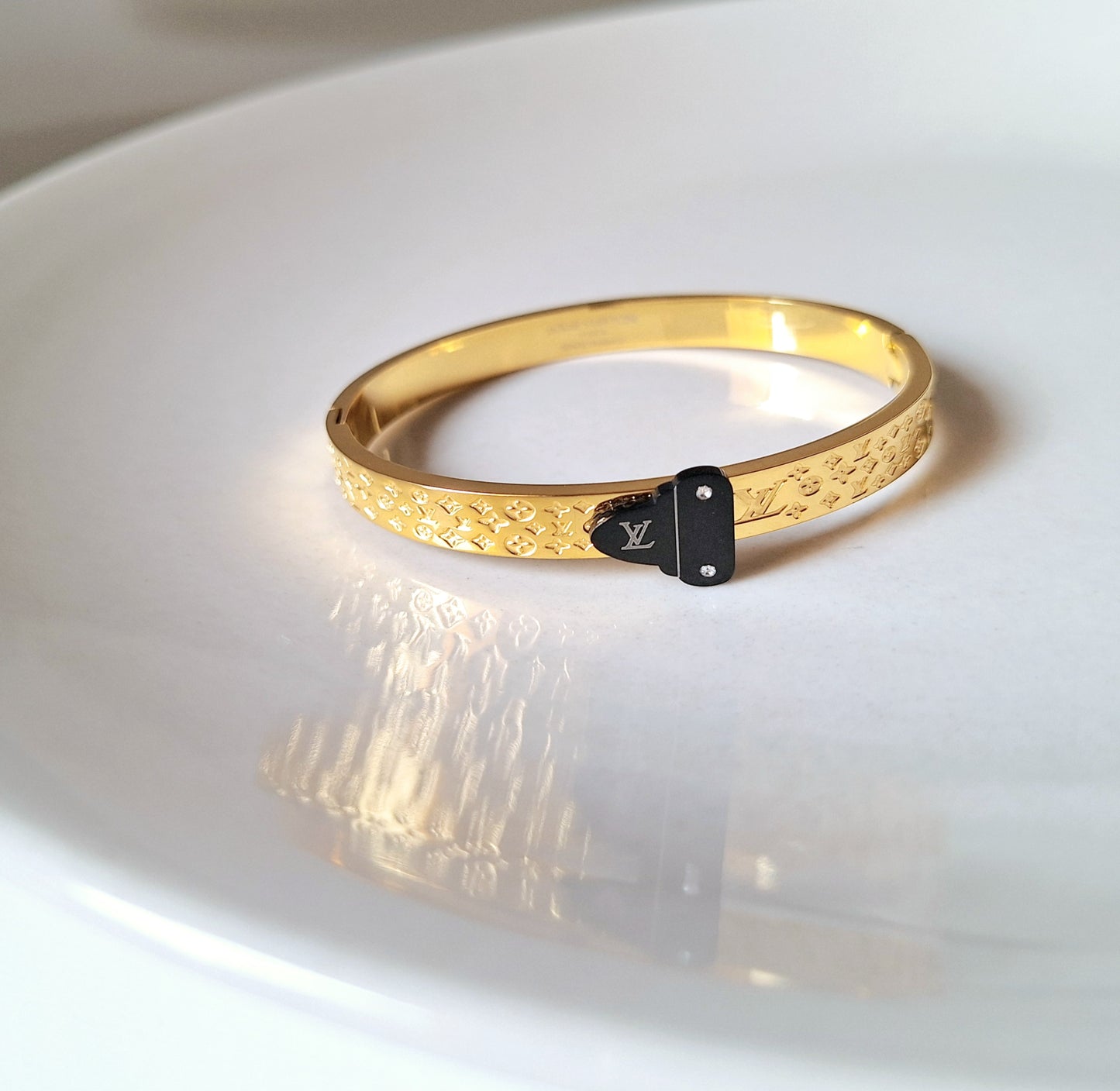 20168 Gold Plated Bangle