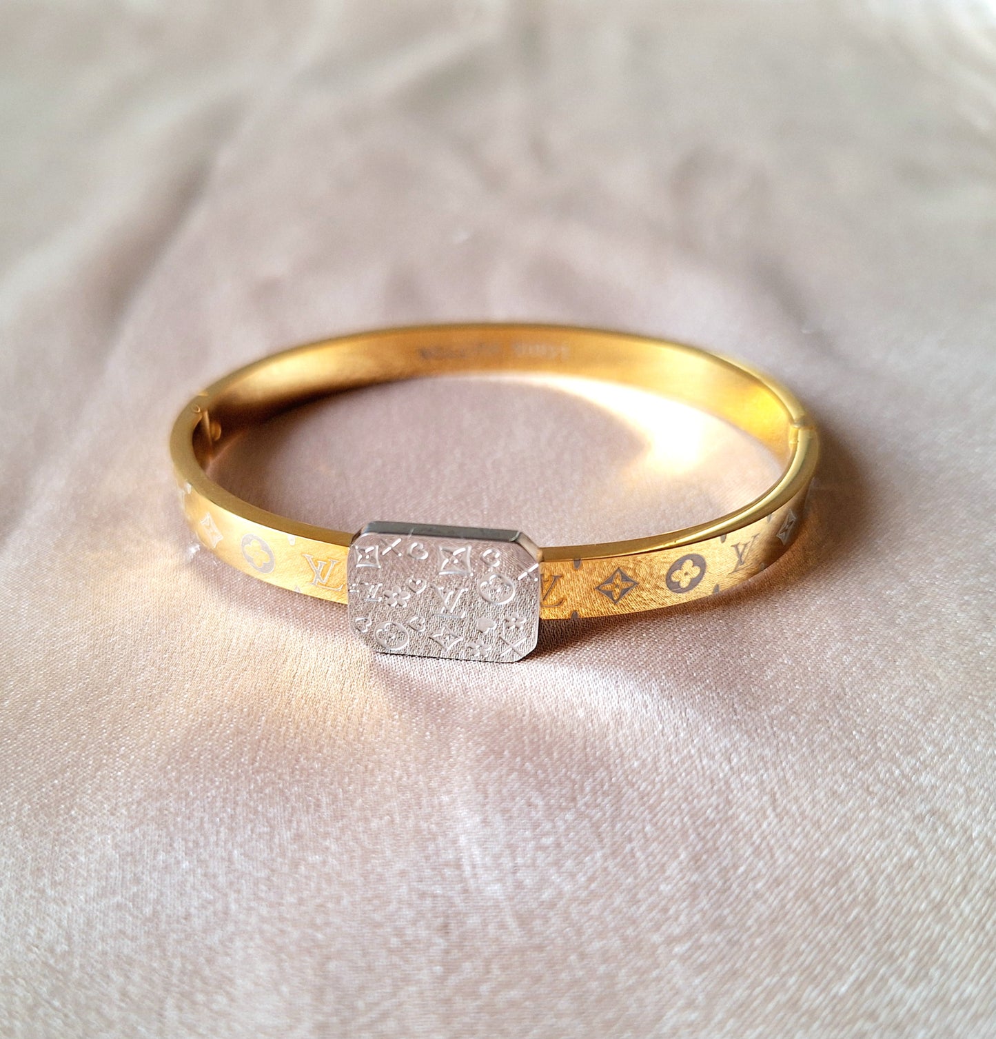 20149 Gold Plated Bangle