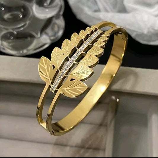 20321 Gold Plated Bangle