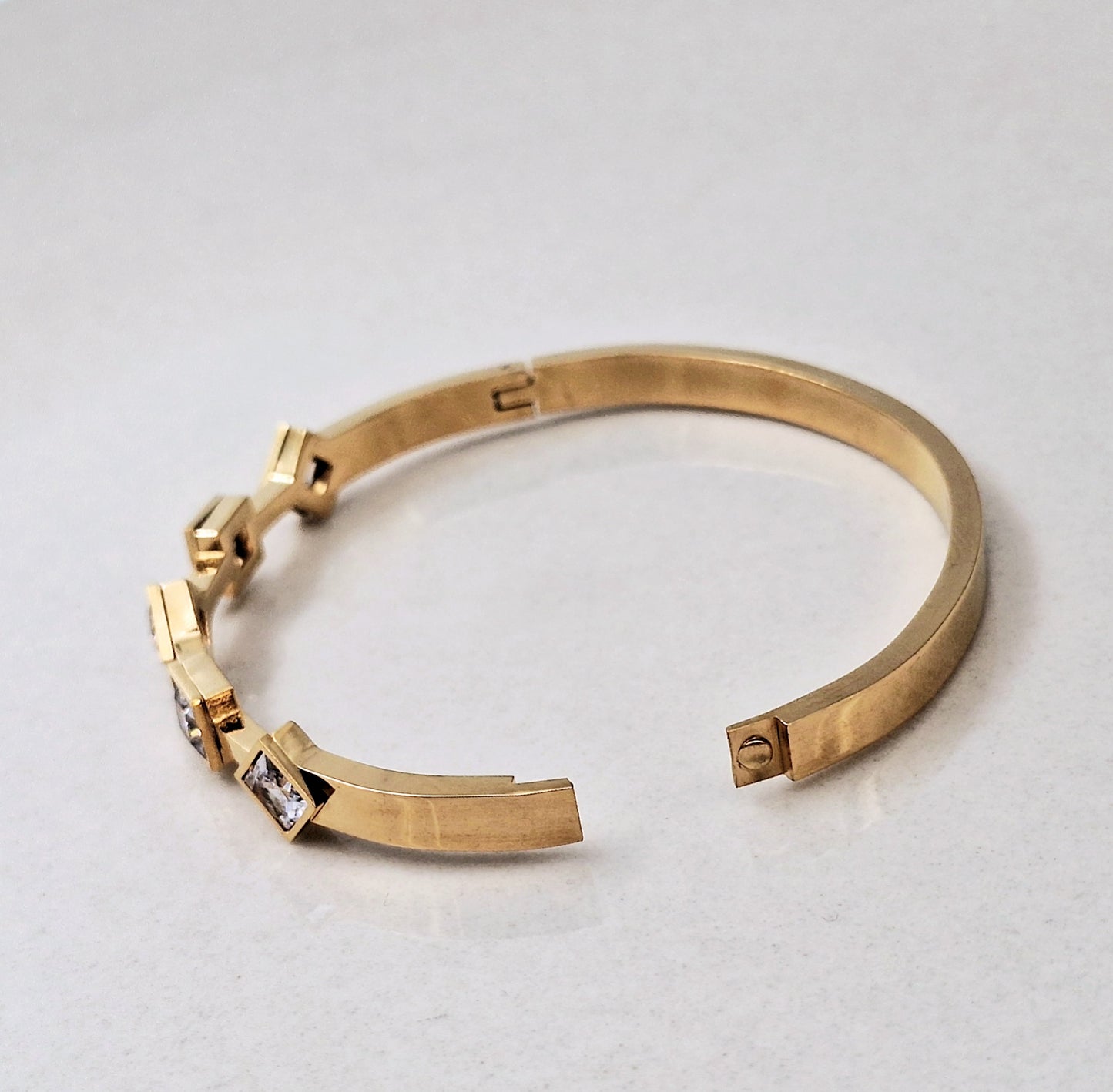 20217  Gold Plated Bangle