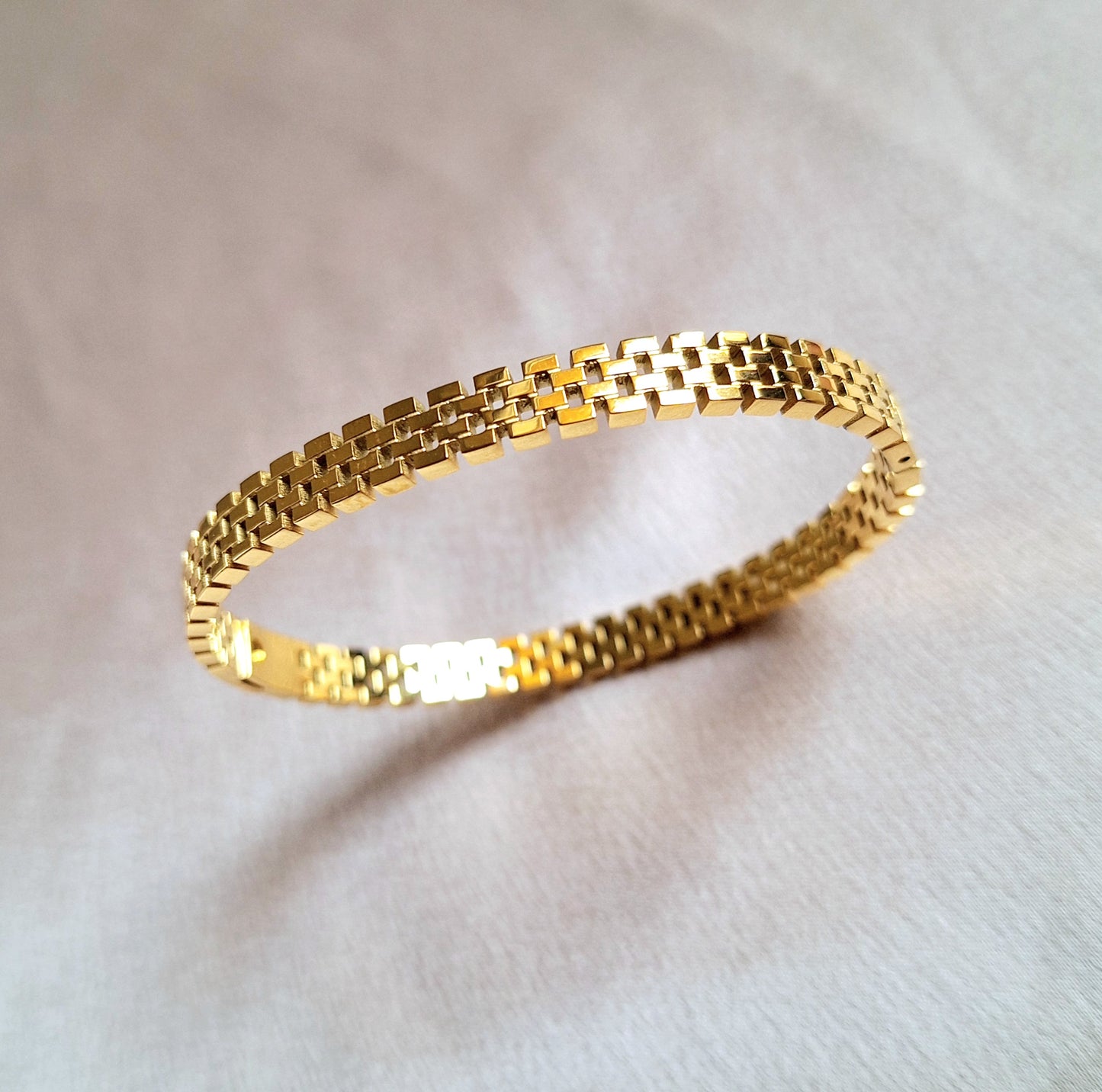 20158 Gold Plated Bangle