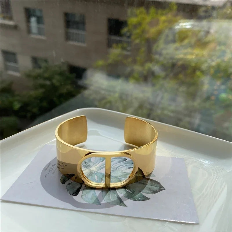 20197 Gold Plated Bangle