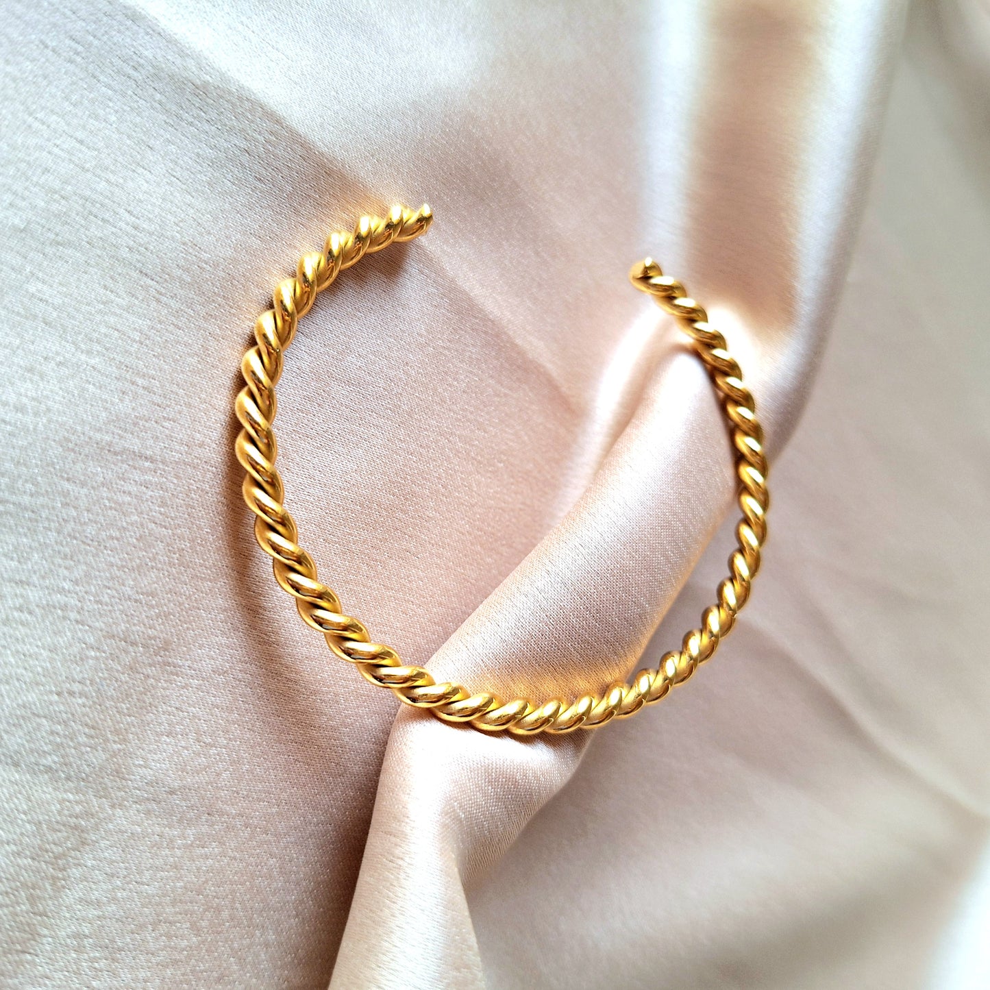 20148 Gold Plated Bangle