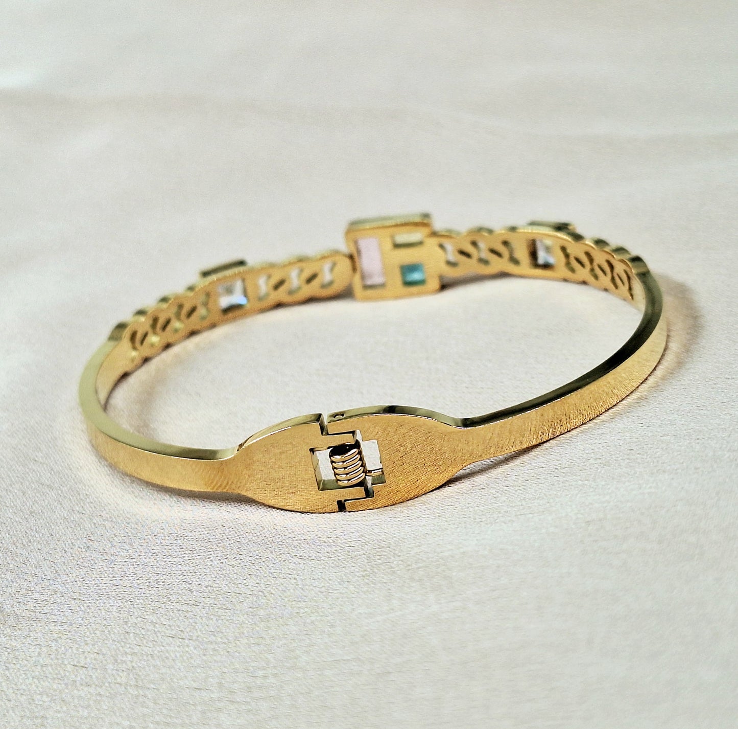 20187 Gold Plated Bangle