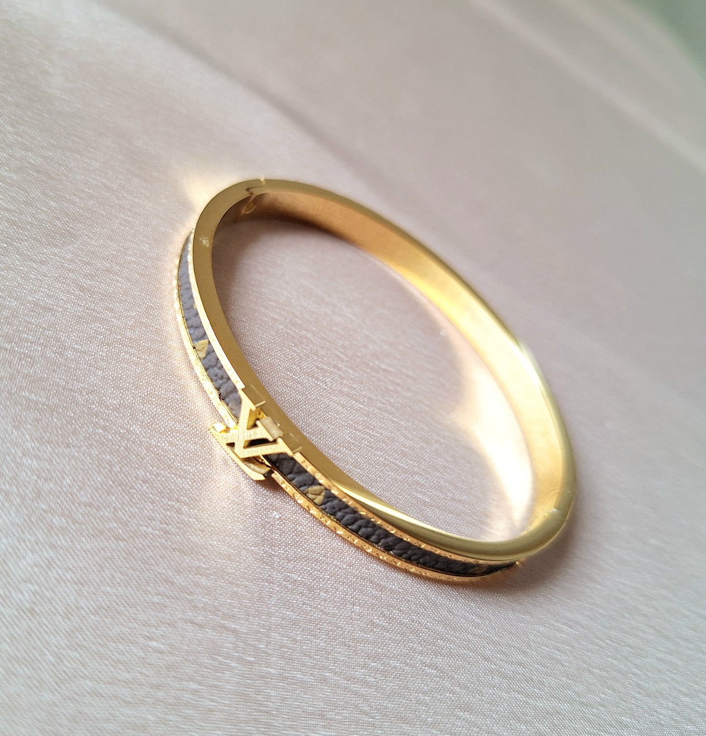 20169 Gold Plated Bangle