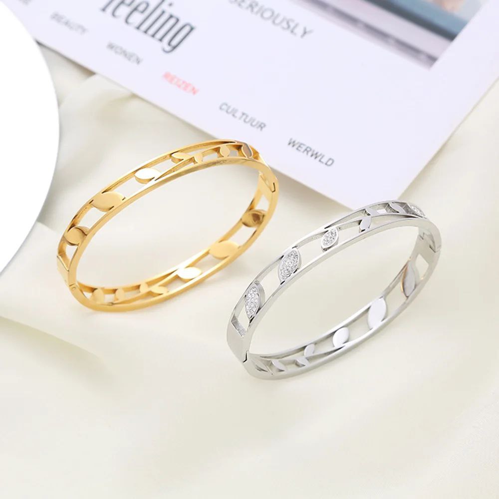 20255 Gold Plated Bangle