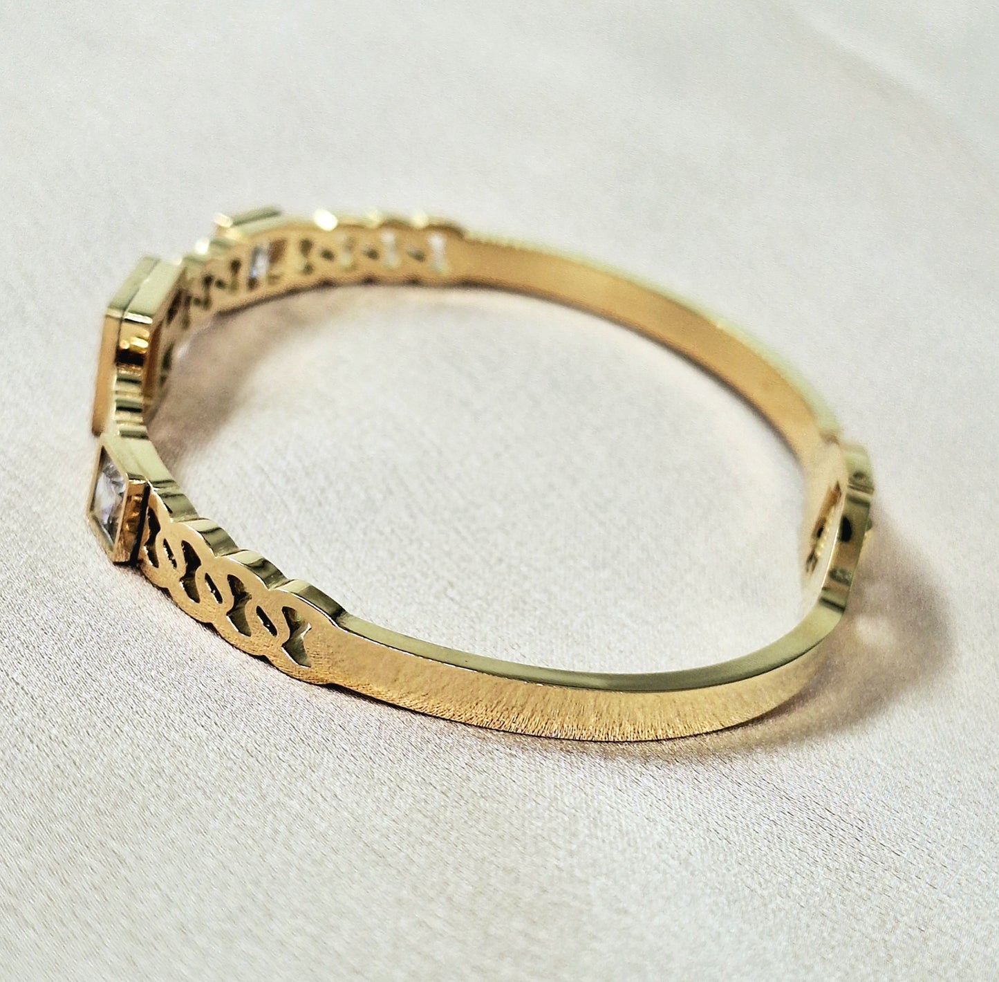 20187 Gold Plated Bangle