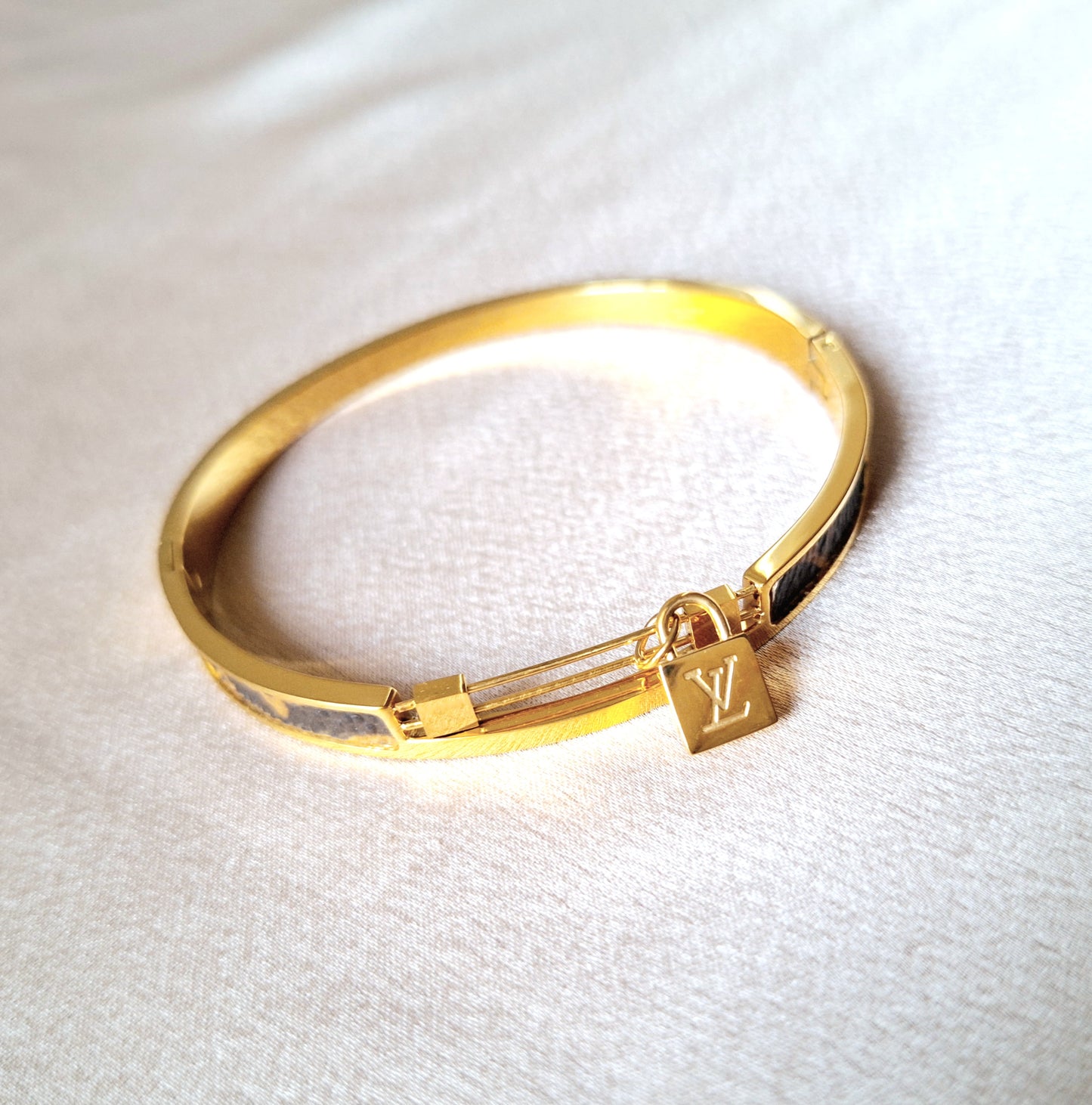 20163 Gold Plated Bangle