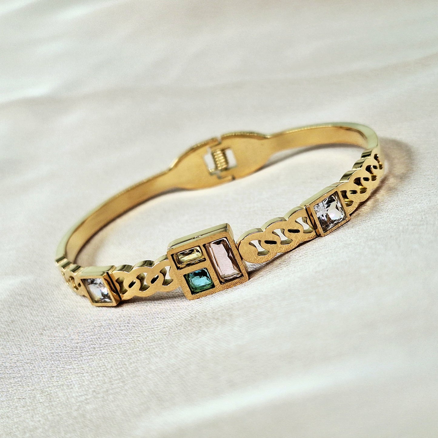 20187 Gold Plated Bangle